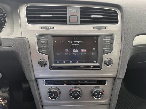 Used 2017 Volkswagen Golf S image 10