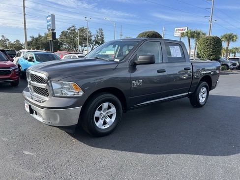 Used 2022 RAM 1500 Classic SLT image 3