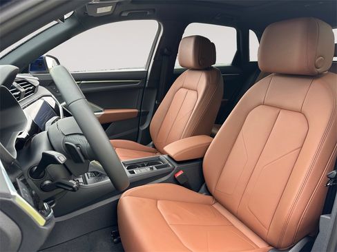 New 2025 Audi Q3 2.0T Premium image 9