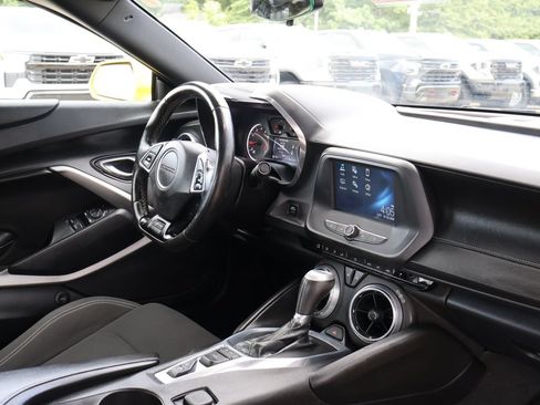 Used 2017 Chevrolet Camaro LT RWD image 28