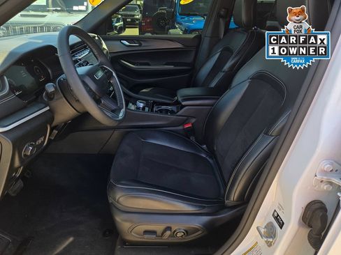 Used 2023 Jeep Grand Cherokee Altitude RWD image 15