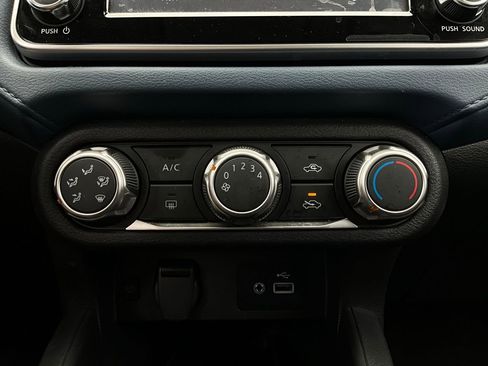 Used 2025 Nissan Versa SV image 25