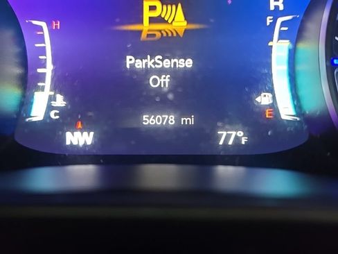 Used 2024 Chrysler Pacifica Touring-L FWD image 23