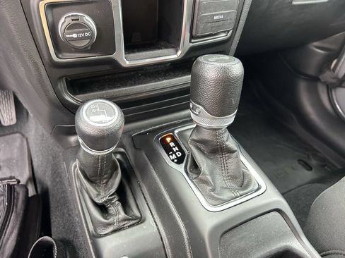 Used 2022 Jeep Wrangler Sport AWD/4WD image 21
