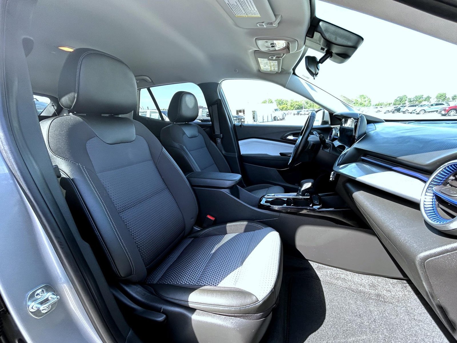 Used 2025 Chevrolet Trax LT w/ Driver Confidence Package FWD image 16