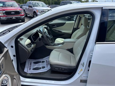 Used 2020 Chevrolet Malibu LT w/ Leather Package image 5