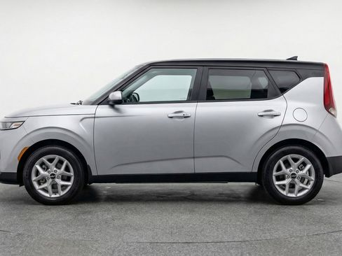 Used 2025 Kia Soul LX w/ LX Technology Package image 5