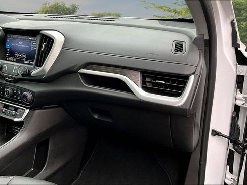 Used 2024 GMC Terrain SLT AWD/4WD image 16