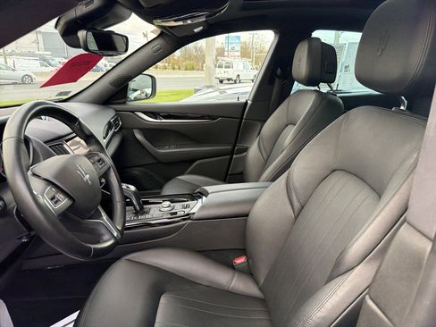 Used 2019 Maserati Levante image 9