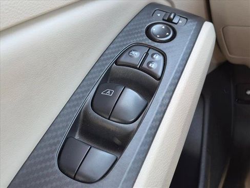 Used 2025 Nissan Altima 2.5 SV FWD image 11