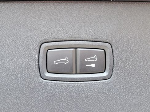 Used 2026 Porsche Cayenne AWD/4WD image 33
