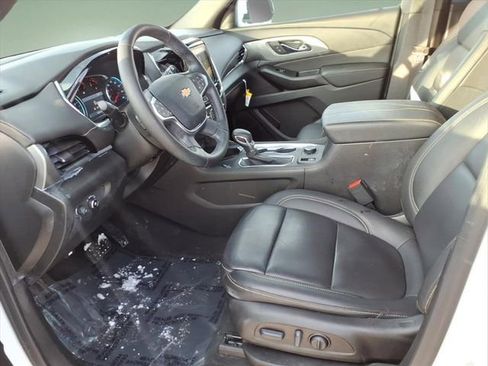 Used 2023 Chevrolet Traverse LT image 11