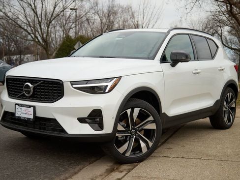 New 2026 Volvo XC40 B5 Plus w/ Protection Package Premier AWD/4WD image 2
