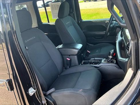 Used 2019 Jeep Wrangler Unlimited Sahara AWD/4WD image 7