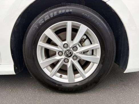 Used 2025 Toyota Camry LE FWD image 30