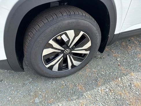 New 2026 Volkswagen Atlas SE image 2