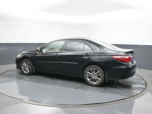 Used 2015 Toyota Camry SE image 4