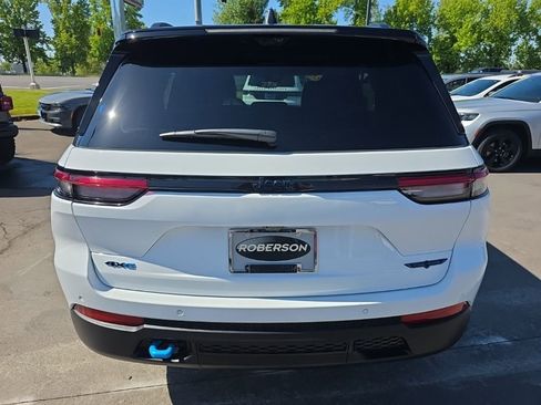 Used 2025 Jeep Grand Cherokee Trailhawk w/ Advanced Protech Group II AWD/4WD image 4