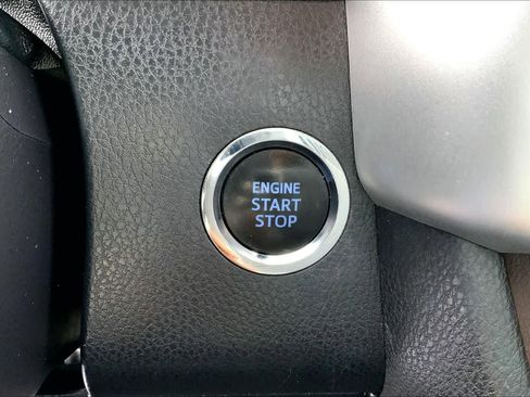 Used 2019 Toyota Highlander XLE image 32