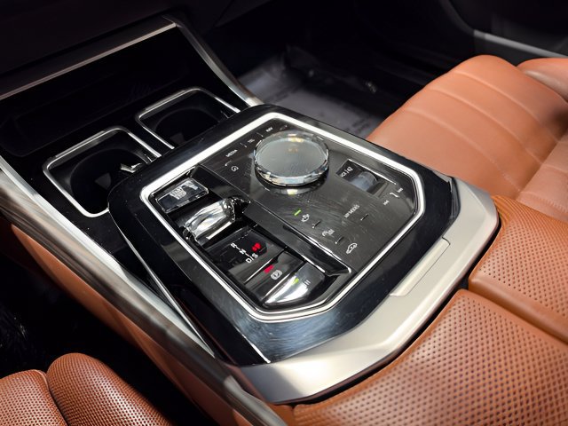 Used 2023 BMW 760i xDrive w/ Luxury Rear Seating Package AWD/4WD image 25