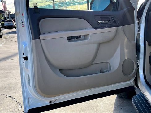 Used 2014 Chevrolet Suburban LTZ image 21