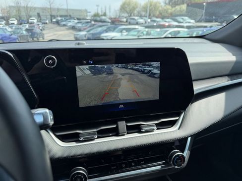 Used 2025 Chevrolet Equinox LT image 24