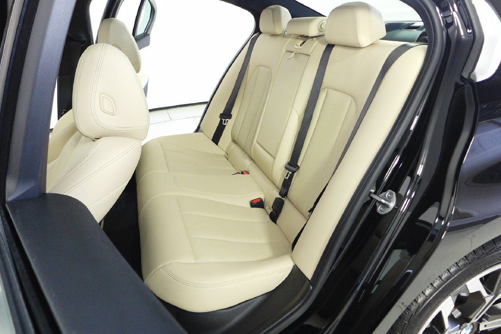 Used 2026 BMW 330i Sedan w/ Convenience Package RWD image 21