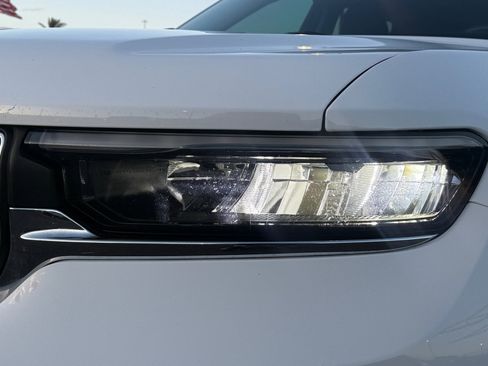 Used 2023 Jeep Grand Cherokee L Laredo image 9