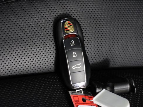 Used 2025 Porsche Macan image 34