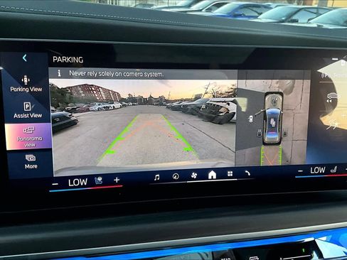 Used 2025 BMW i7 xDrive60 image 25