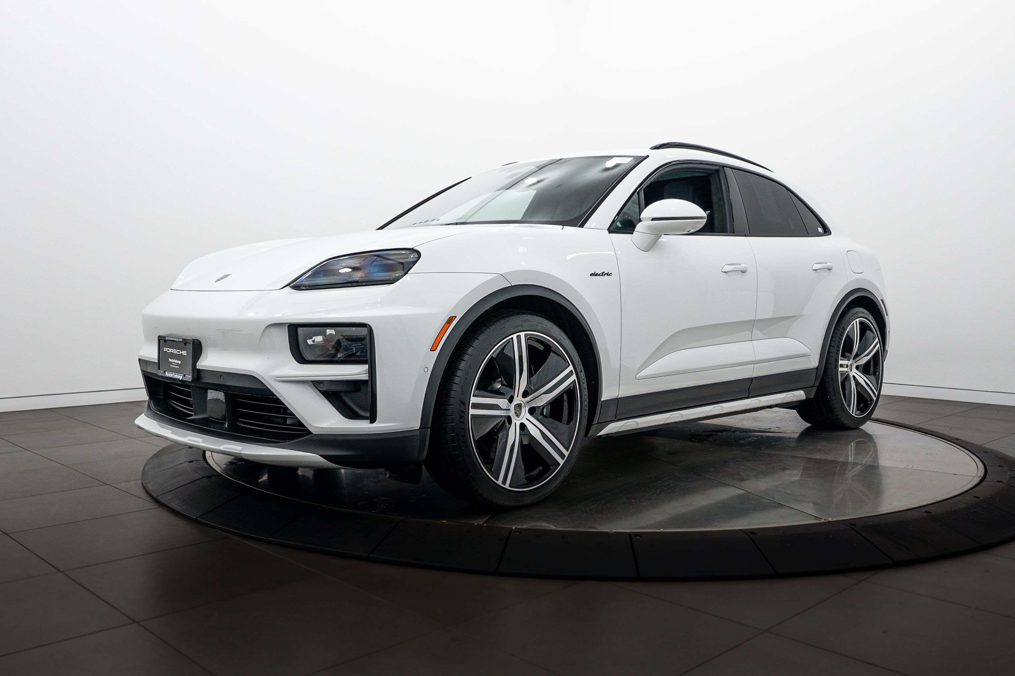 Certified 2025 Porsche Macan Turbo Electric AWD/4WD image 1