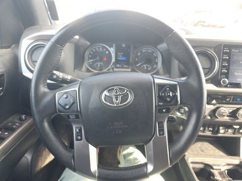 Used 2022 Toyota Tacoma Limited image 15