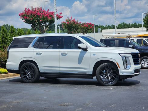 Used 2025 Cadillac Escalade Premium Luxury Platinum AWD/4WD image 3
