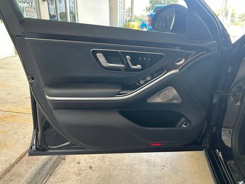 Used 2022 Mercedes-Benz S 580 4MATIC Sedan w/ Rear Seat Package image 39