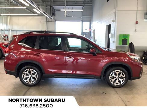 Used 2020 Subaru Forester Premium AWD/4WD image 25