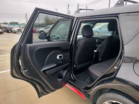 Used 2015 Kia Soul + image 22