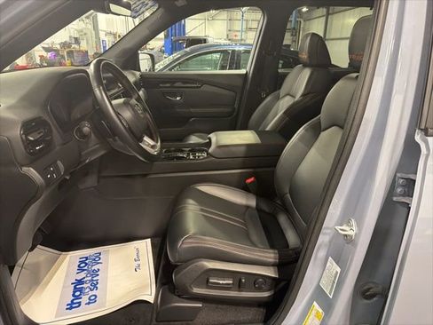 Used 2023 Honda Pilot TrailSport image 8