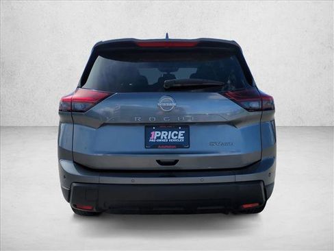 Used 2024 Nissan Rogue SV image 7