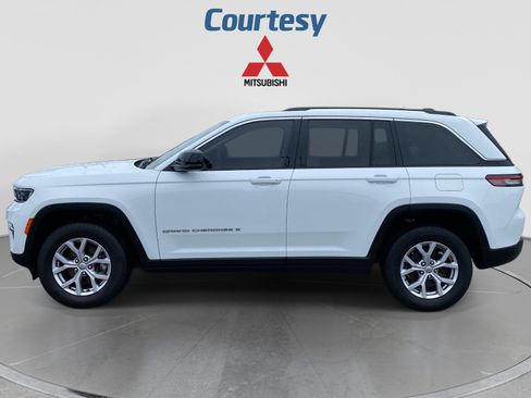 Used 2022 Jeep Grand Cherokee Limited AWD/4WD image 2