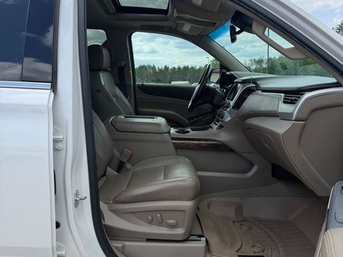 Used 2019 GMC Yukon XL SLT w/ HD Trailering Package AWD/4WD image 18