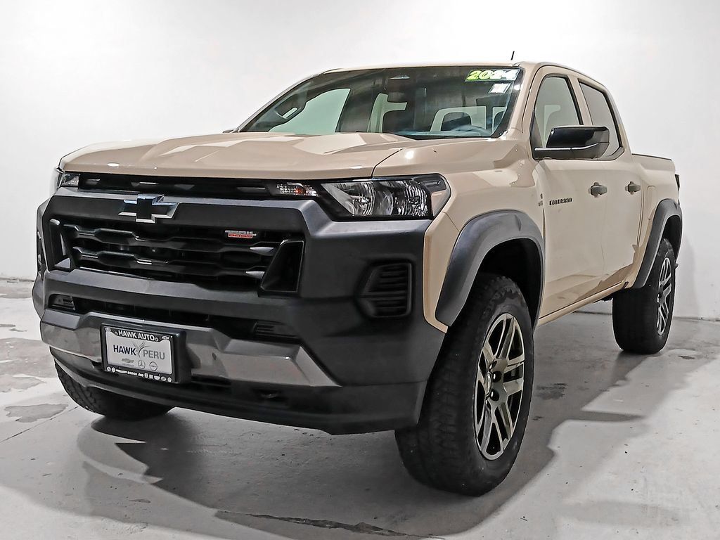 Used 2024 Chevrolet Colorado Trail Boss w/ Technology Package AWD/4WD image 3