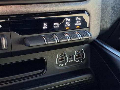 Used 2021 RAM 1500 Big Horn image 9