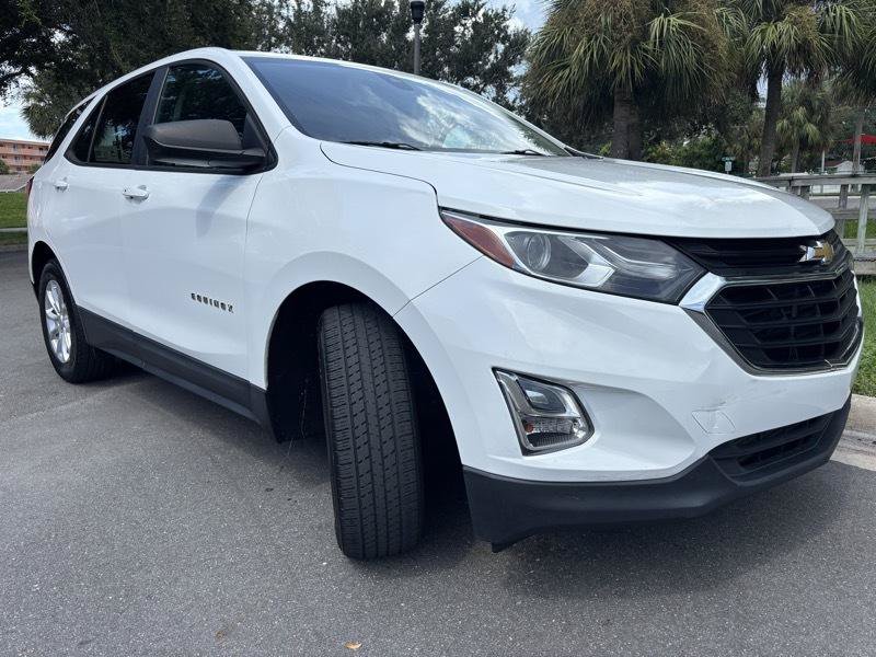 Used 2020 Chevrolet Equinox LS w/ LS Convenience Package FWD image 3