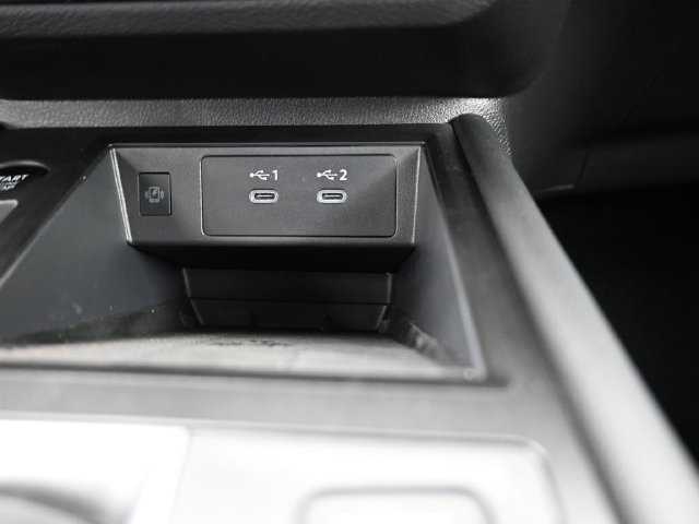 Used 2025 Nissan Kicks SV AWD/4WD image 15