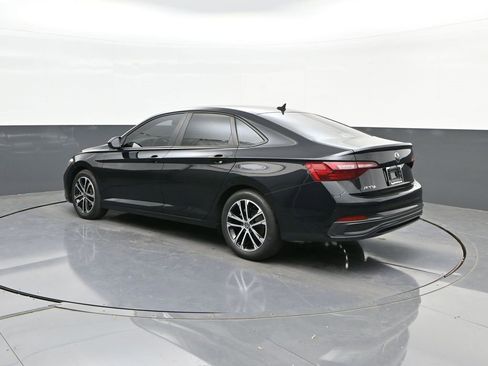 Used 2022 Volkswagen Jetta Sport image 5