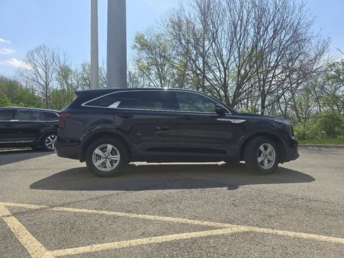 Used 2025 Kia Sorento LX FWD image 15