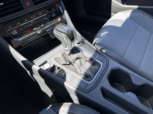 Certified 2025 Volkswagen Jetta SE FWD image 18