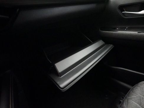 Certified 2025 Nissan Kicks SV image 29