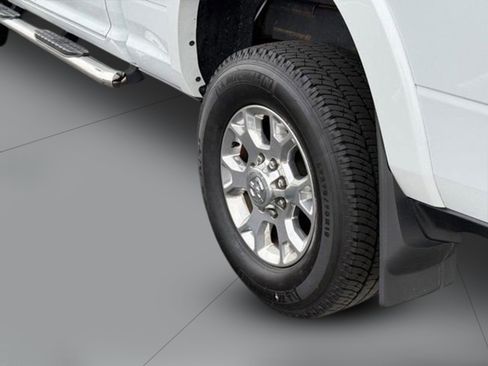 Used 2022 RAM 2500 Laramie AWD/4WD image 32