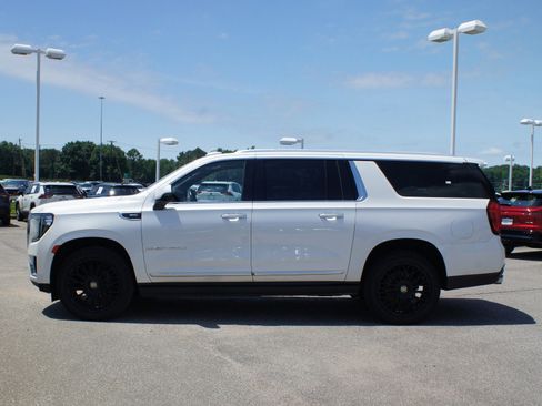 Used 2022 GMC Yukon XL Denali RWD image 14